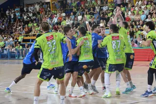 Un instante del partido contra Base Oviedo. |A.S.