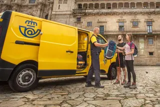 Correos pone en marcha el transporte de mochilas en las principales rutas del Camino de Santiago