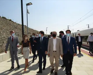 José Fernández con la Ministra Raquel Sánchez, Antidio Fagúndez, Javier Izquierdo y Fernández Mañueco el Jueves 22 de Julio en el andén de la Estación Alta Velocidad Sanabria