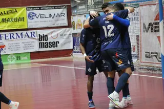 El Leis Pontevedra celebra un gol en La Rosaleda frente al Atlético Benavente | S.R.