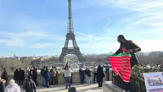 Imagen de su viaje a París en el que no dudó promocionar a Zamora