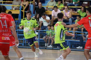 Instante del encuentro entre el Balonmano Zamora y el Bada Huesca | Alejandro Sardón
