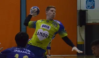 Nico Bono durante un duelo