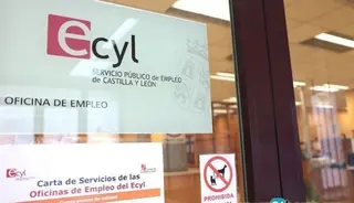 Entrada a la Oficina de Empleo. Archivo