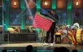 David Broncano con la bandera de Zamora en La Revuelta