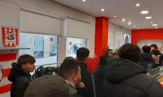 Cola en la tienda del Zamora CF para comprar entradas para Salamanca | Carlos G.Rodríguez