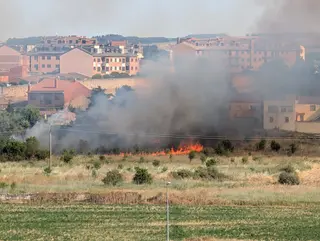 Incendio en un solar de la Calle de Cabañales