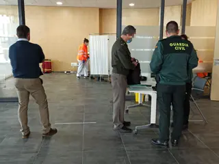 Arranca la vacunación de guardias civiles y policías en Zamora