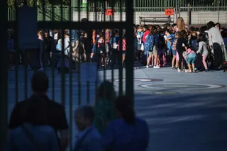 Niños en el patio del colegio Fernando Sánchez Europa Press Archivo