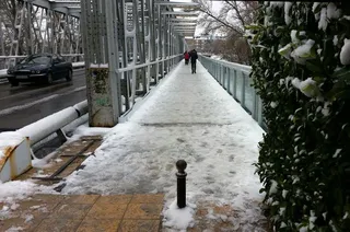 Puente hierro nieve