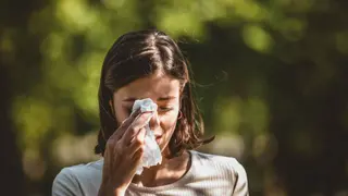 Una mujer con alergia primaveral. EP