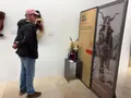      Un visitante disfruta de la muestra 'Máscaras' en el Museo Etnográfico de Zamora