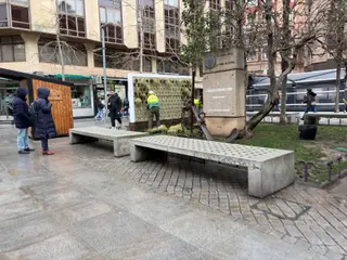 Instalación de los jardines verticales en la plaza de Fernández Duro. Archivo