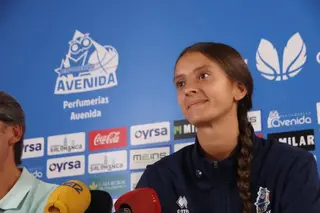 Davinia Ángel, En Su Presentación Como Jugadora Del Meins Avenida