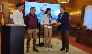 Ana Bailón, recibida con honores en la Diputación