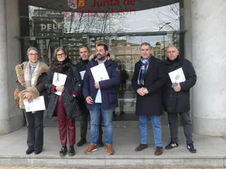 Representantes de sindicatos tras la reunión con el delegado territorial de la Junta