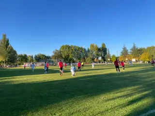 Un instante del duelo entre Santa Croya y Sanabria CF