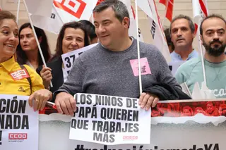 Concentración de los sindicatos por la reducción de jornada (15).JPG | C. G. R.