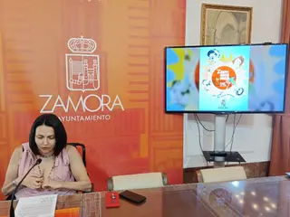 María Eugenia Cabezas, concejala de Cultura en la presentación del Verano Cultural.