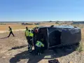 Bomberos de la Diputación actuando en el coche siniestrado