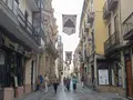 La calle Ramos Carrión decorada ya con motivos medievales con motivo del mercado