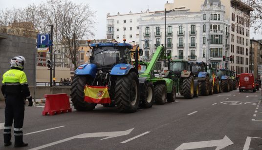 Los tractores comienzan a estacionarse en La Marina