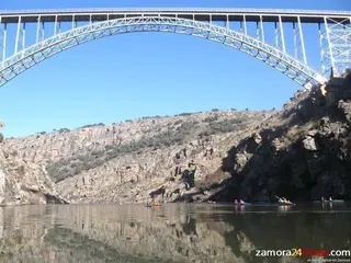 La muestra '190 metros' conmemora el primer centenario de la inauguración del Puente de Requejo