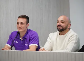 Guillermo Medina, junto a Manuel Alesander, en rueda de prensa