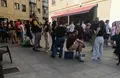 Imagen de la cola a las afueras de la tienda del Zamora CF