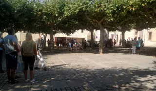 Turistas y ciudadanos en la Plaza de Viriato.Archivo