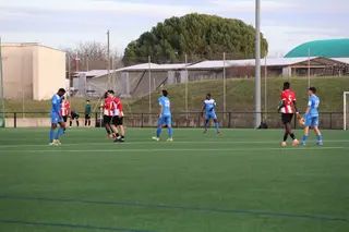 Un partido del Zamora CF B en el anexo del Ruta de la Plata.