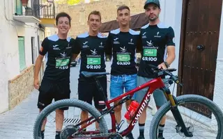Álvaro Lobato junto a sus compañeros