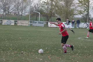 Guillermo Burgos Díez, en un partido con el CD Villalpando