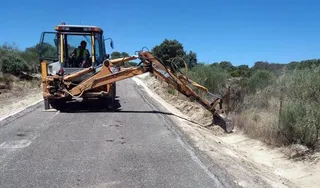 La Diputación inicia los trabajos de acondicionamiento del camino entre Pino del Oro y Carbajosa