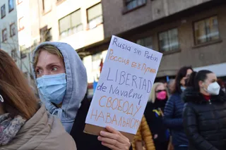 Un matrimonio ruso exiliado en Zamora muestra su rechazo a la invasión de Ucrania: “Putin es el enemigo de su propia gente”. Foto: Manel Hernández.