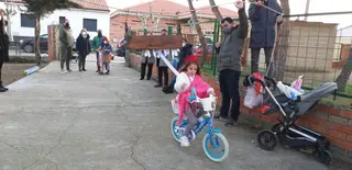 Una joven consigue la cinta maestra