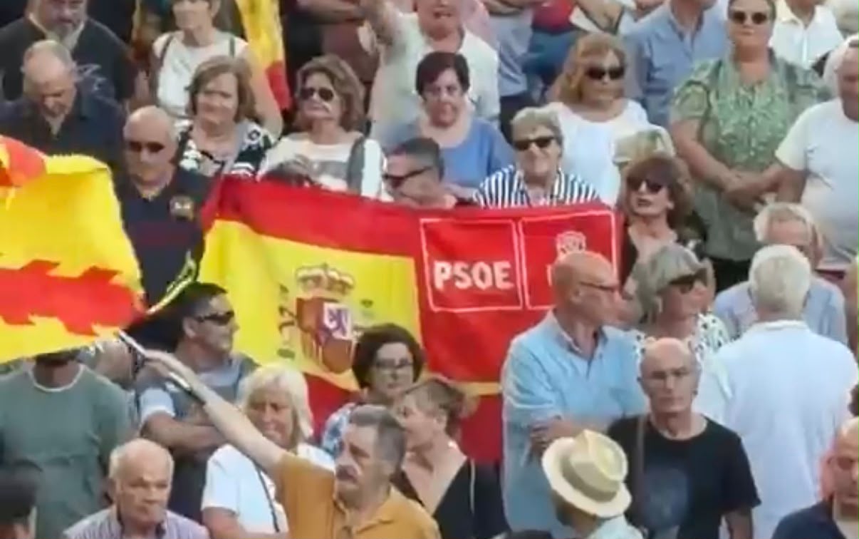 Bandera Del Psoe Durante La Concentraci&oacute;n En Apoyo a Ceuta En Zamora