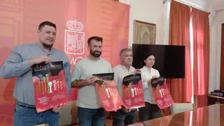 Presentación del II Encuentro Internacional de Gigantes y Cabezudos en el Ayuntamiento de Zamora