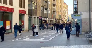 Ciudadanos pasean por Zamora
