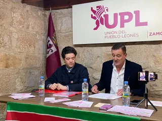 Javier Ramos y Alfonso Martínez, candidatos por UPL Zamora, durante la rueda de prensa