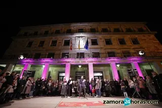 Velas, música y palabras en recuerdo de las víctimas