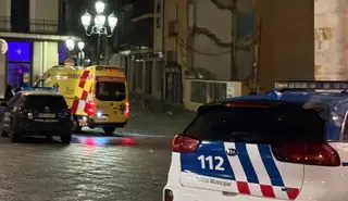 Policía Local Y Ambulancia De Noche En La Plaza Mayor De Zamora