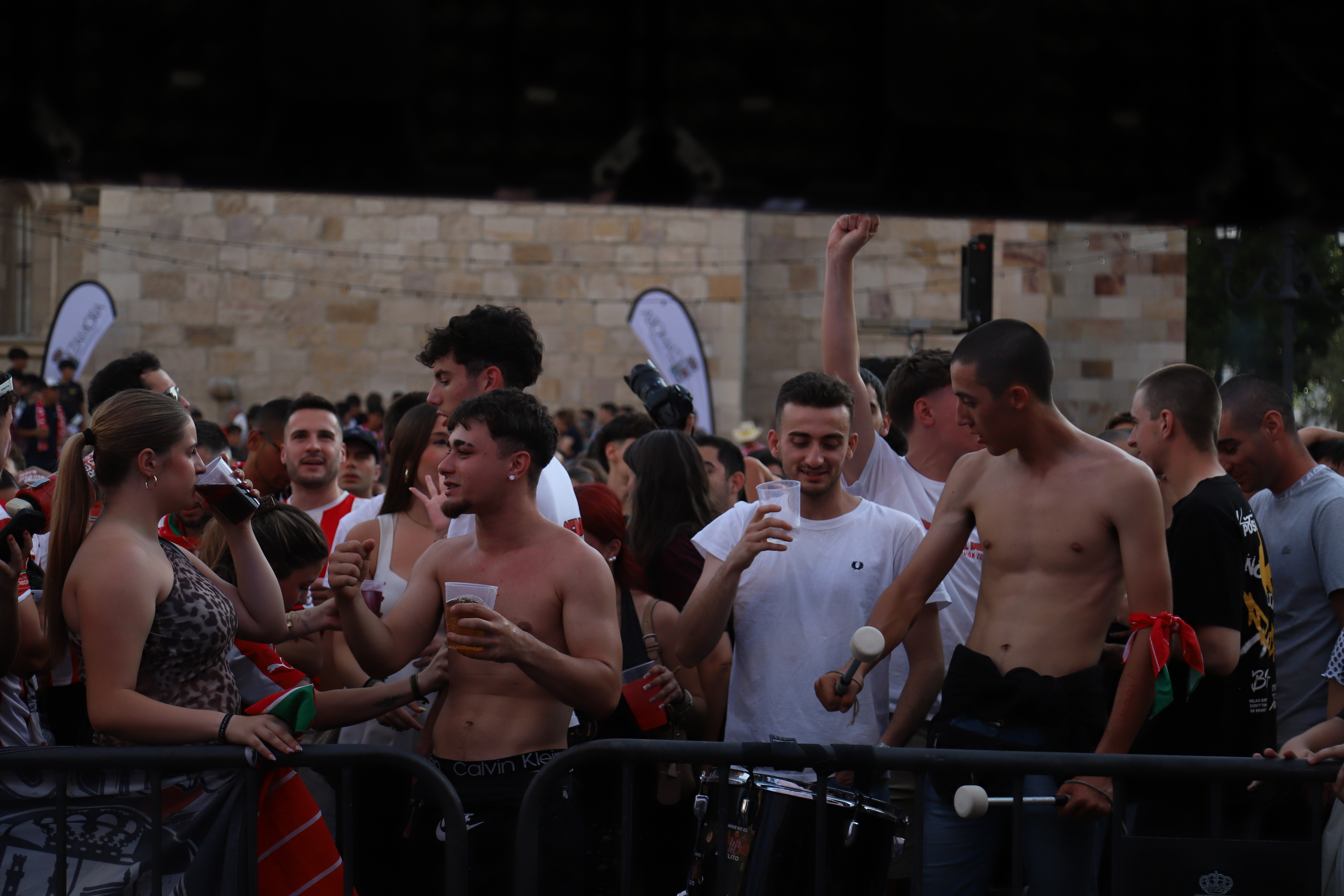 Aficionados en la Plaza Mayor