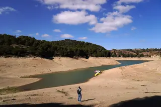 Archivo - Los restos del antiguo pueblo de Peñarubia han quedado al descubierto por la ausencia de agua en el embalse de Guadalteba a causa de la extrema sequía , a 3 de febrero de 2024 en Málaga, Andalucía, (España). - Álex Zea - Archivo