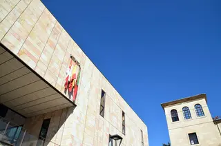 Edificio diputacion nuevo meteo tiempo despejado sol
