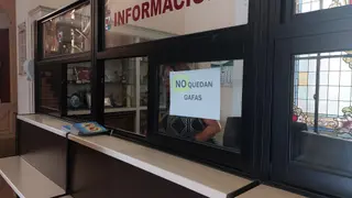 Cartel De 'no Hay Gafas' En El Ayuntamiento