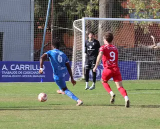 Instante de un partido de los azulones en Los Barreros | CD Villaralbo