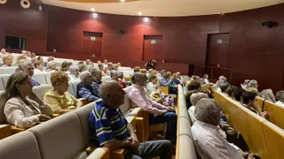 Alumnos de la Universidad de la Experiencia en el acto de clausura del curso