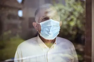 Un hombre mayor con mascarilla en tiempos del Covid. EP