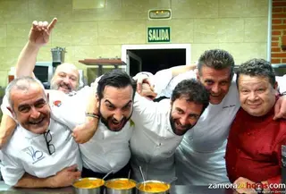 El Ermitaño vivió anoche su primera velada de celebración al cumplir un cuarto de siglo de emoción culinaria